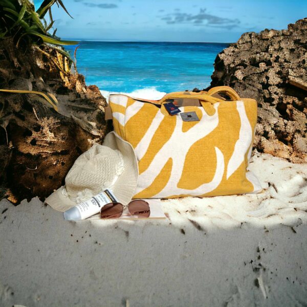 440993317_420752360822035_4924716477335345325_n U.S. Polo Beach Bag